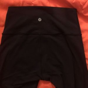 Black Lululemon Wunder Under 28" Legging